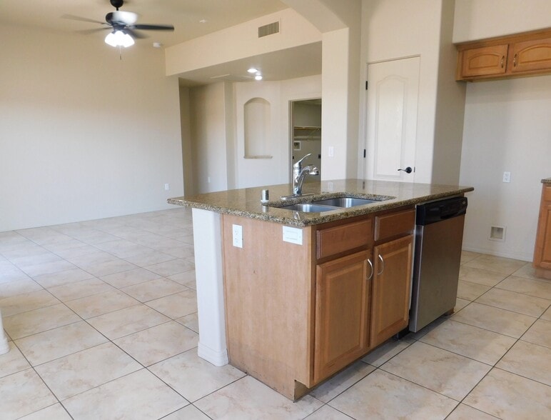 More Photos Of 812 Landon Dr, Bullhead City Apartments For Sale