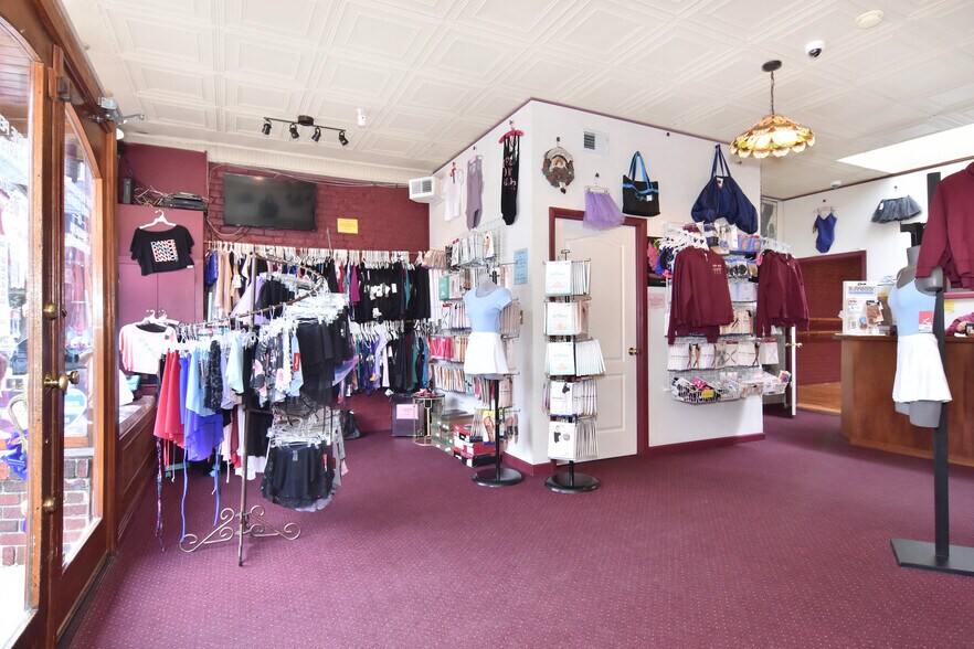 More Photos Of 504 5th St, Pelham Freestanding For Sale