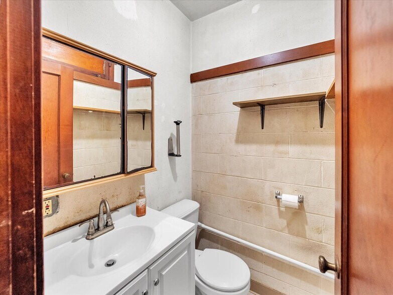 More Photos Of 3710 6th Ave, Tacoma General Retail For Sale