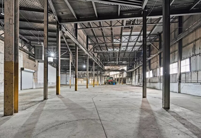 More Photos Of 2929 S Chase Ave, Milwaukee Warehouse For Sale