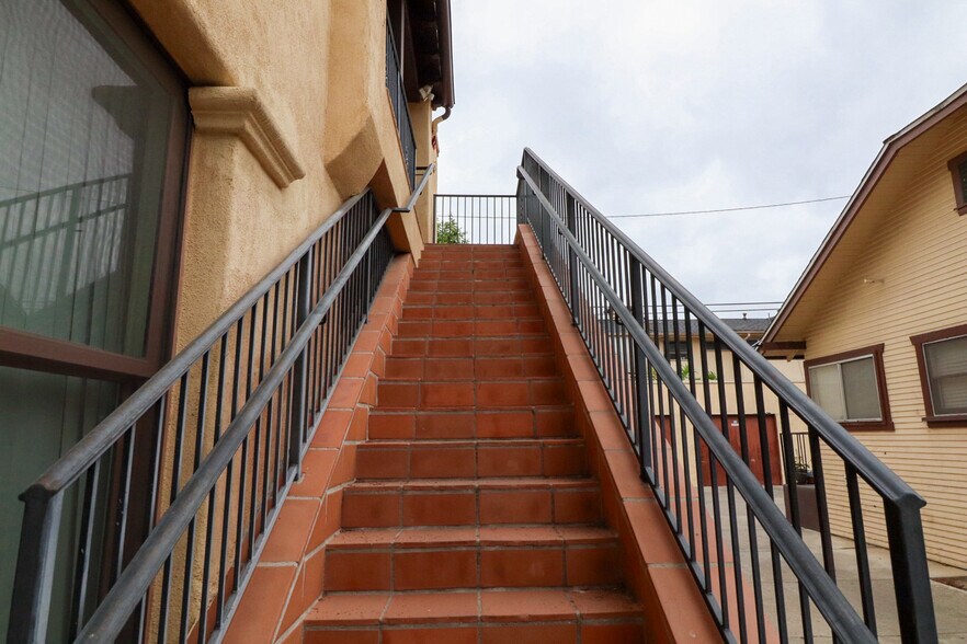 More Photos Of 921 N Lacy St, Santa Ana Apartments For Sale