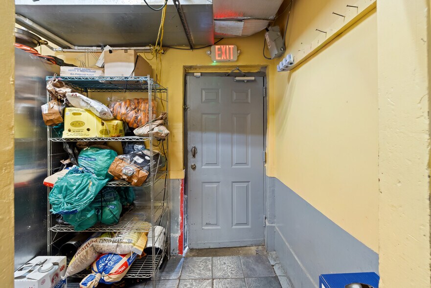 More Photos Of , Washington General Retail For Sale