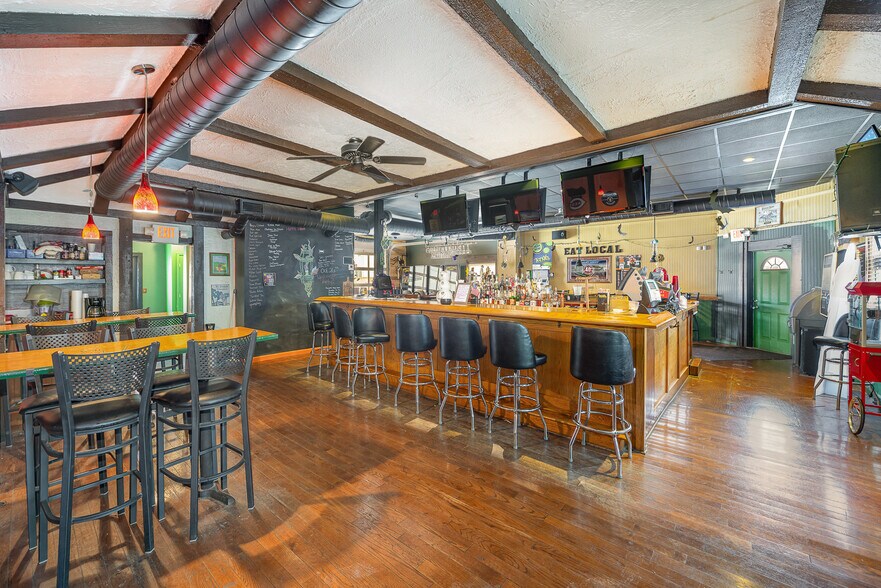 More Photos Of 3934-3938 Decoursey Ave, Covington Bar For Sale