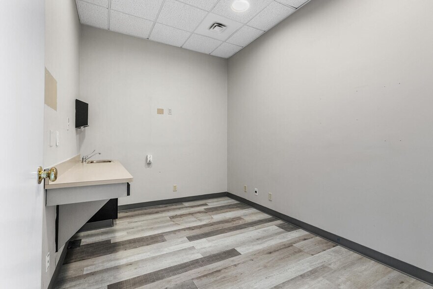 More Photos Of 92 High St, Medford Medical For Sale
