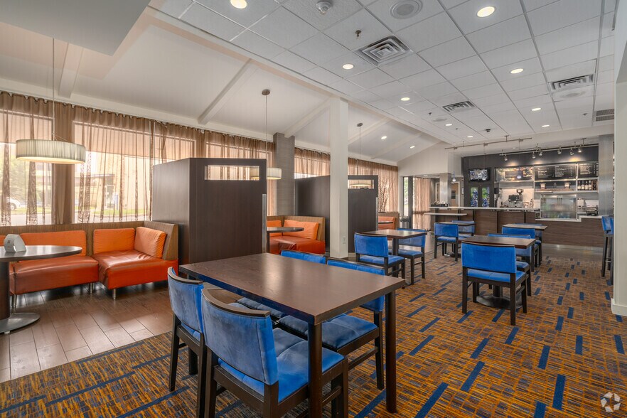 More Photos Of 2504 North Loop W, Houston Hotel For Sale