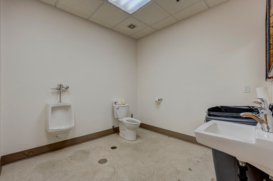 More Photos Of 575-585 Reactor Way, Reno Distribution For Lease