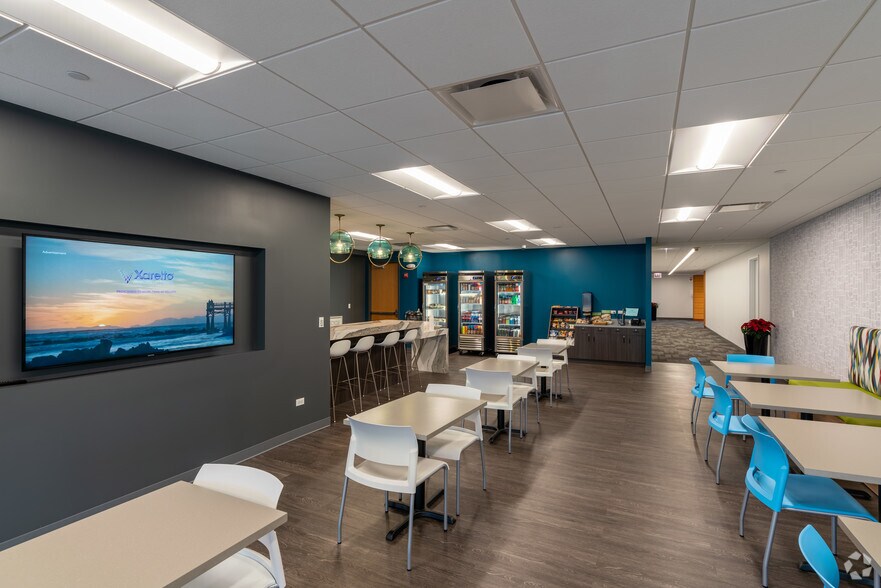 More Photos Of 475-485 Half Day Rd, Lincolnshire Unknown For Lease
