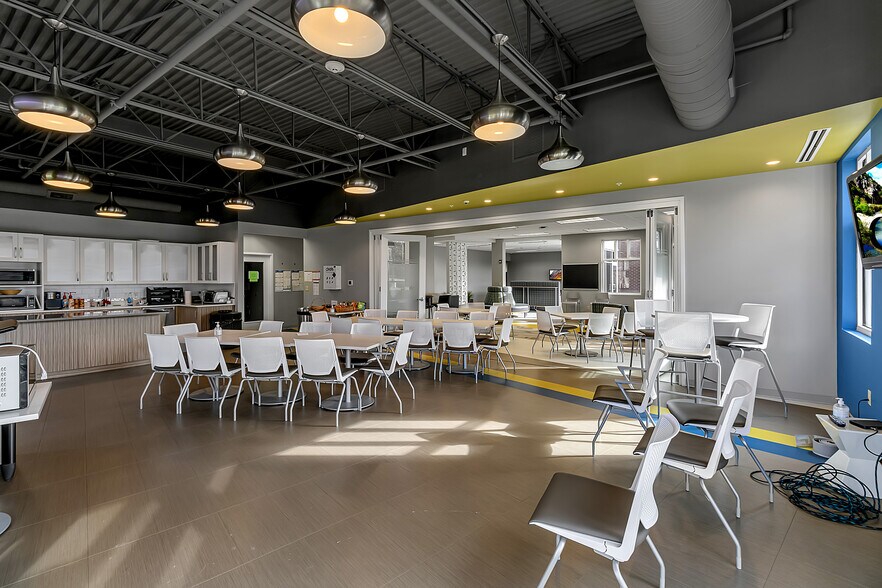 More Photos Of 23 Cobham Dr, Orchard Park Office For Lease