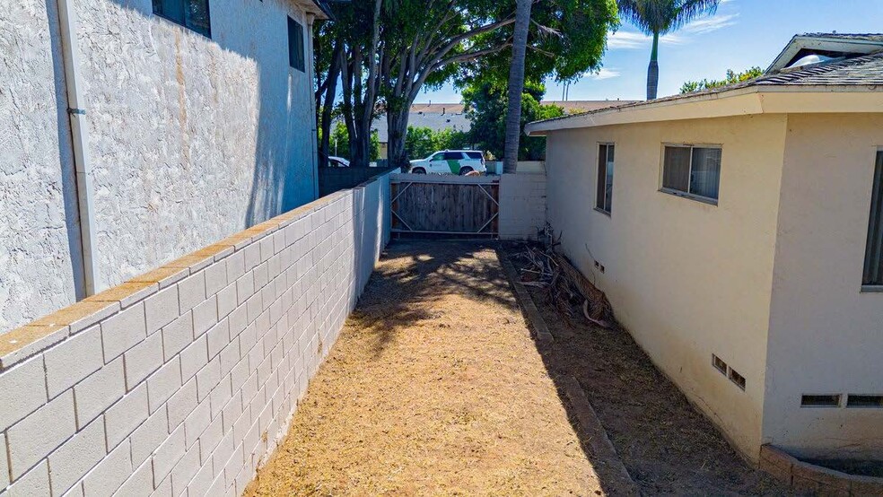 More Photos Of 1352-54 Imperial Beach Blvd, Imperial Beach Apartments For Sale