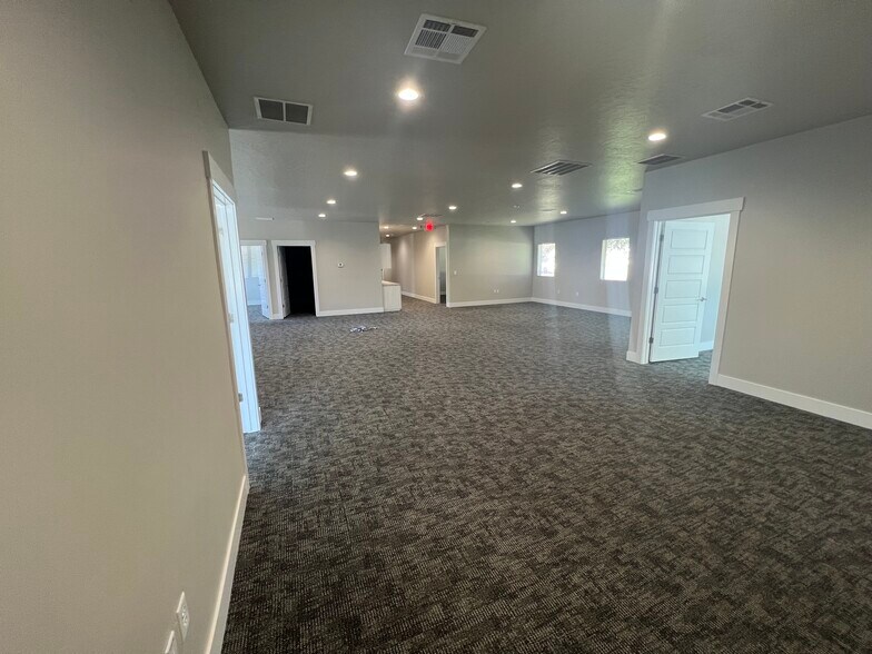 More Photos Of 1921 E Overland Rd, Meridian Office For Lease