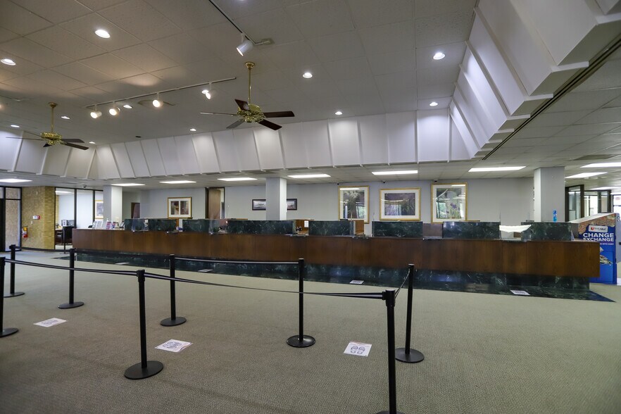 More Photos Of 2011 Texoma Pky, Sherman Office For Lease