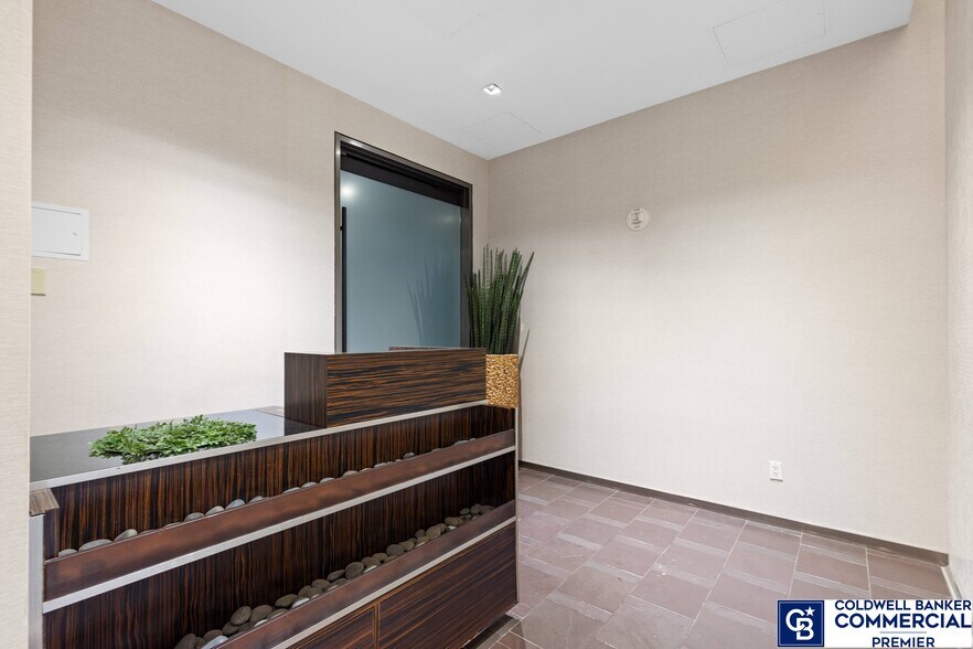 More Photos Of 4381 W Flamingo Rd, Las Vegas Hotel For Lease