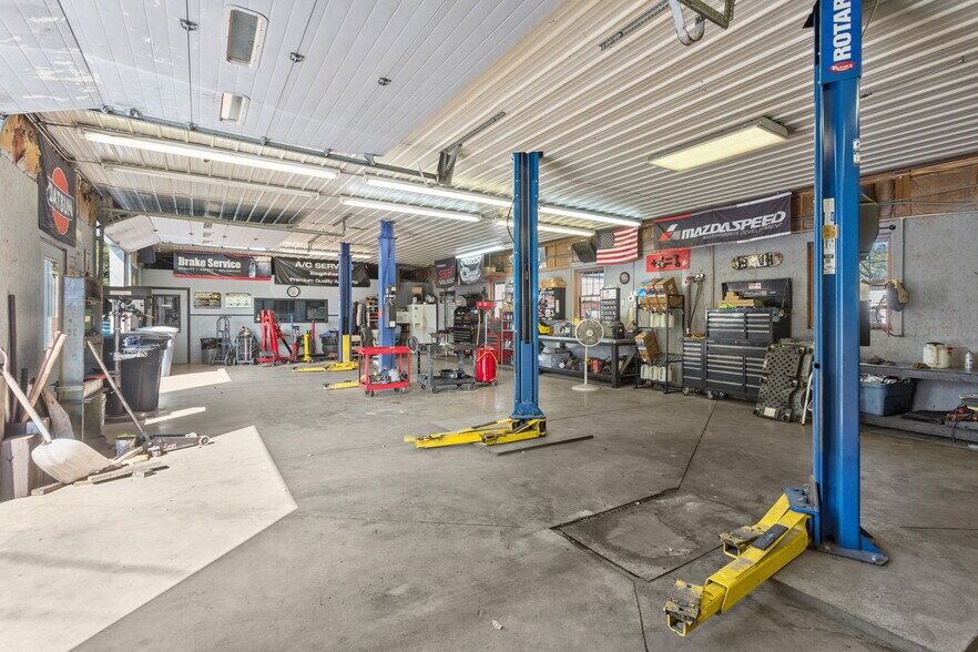 More Photos Of 140 Charles St, Harrisonburg Auto Repair For Sale