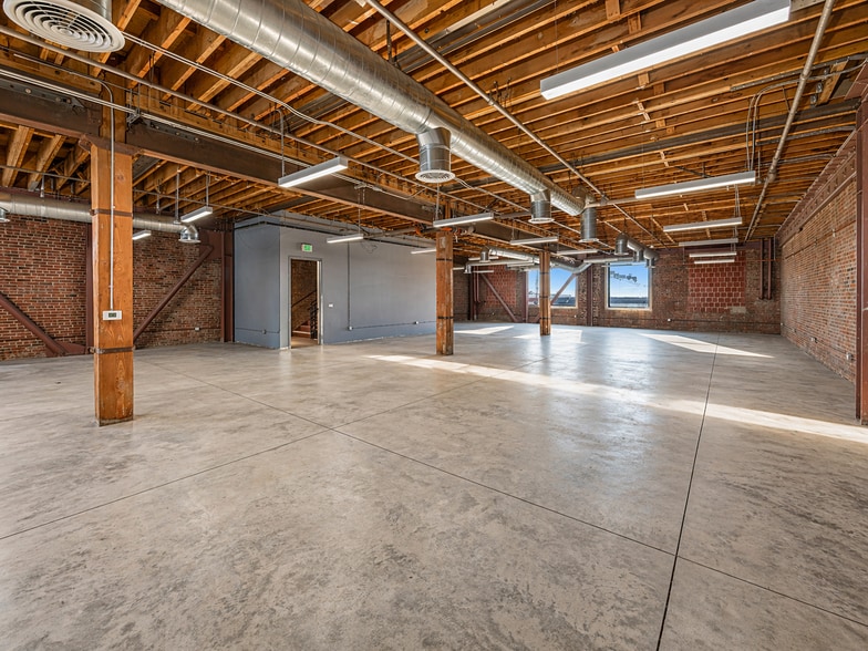 More Photos Of 440 Seaton St, Los Angeles Loft Creative Space For Sale