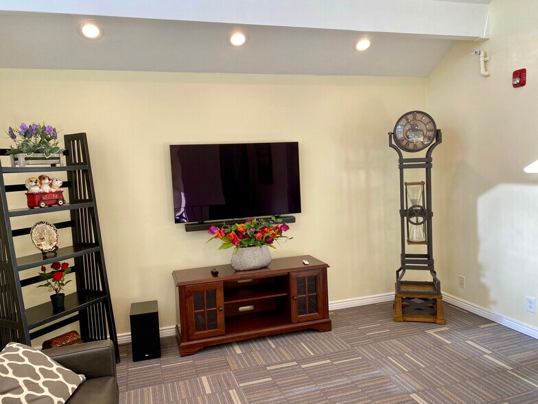 More Photos Of 579 S Main St, Kaysville Office For Sale