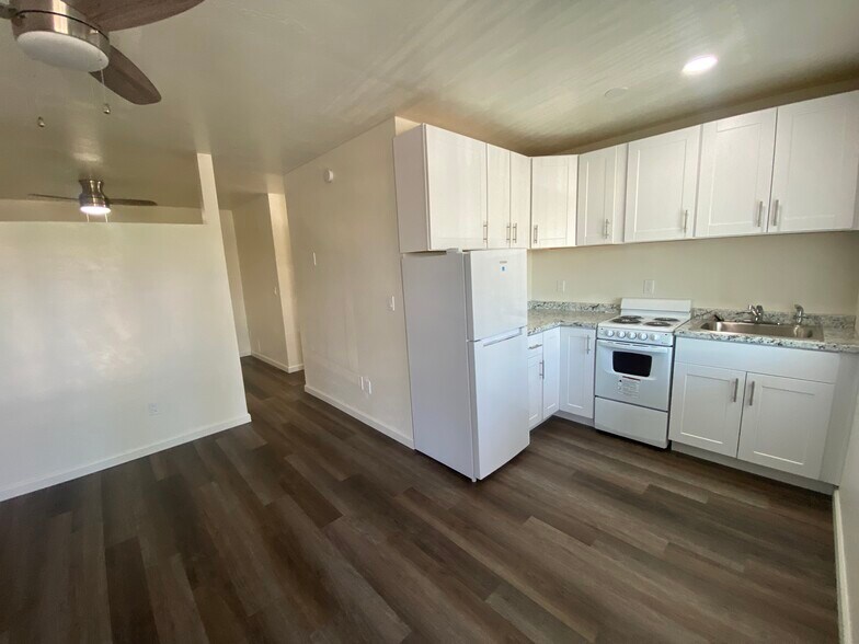 More Photos Of 5220-5240 E Bellevue St, Tucson Apartments For Sale