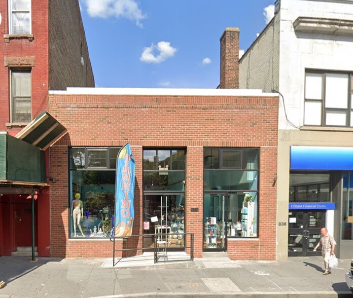 Primary Photo Of 842 Manhattan Ave, Brooklyn Storefront For Lease