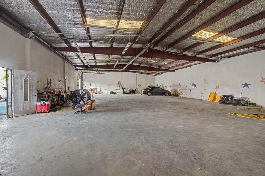 More Photos Of 1602 W 24th St, Bryan Industrial For Sale