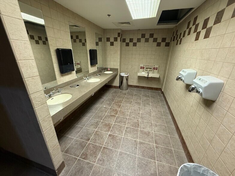 More Photos Of 2700 Miamisburg Centerville Rd, Dayton Department Store For Lease