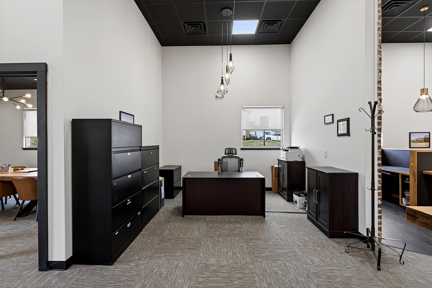 More Photos Of 1031 Parkway Dr, Spring Hill Office For Lease