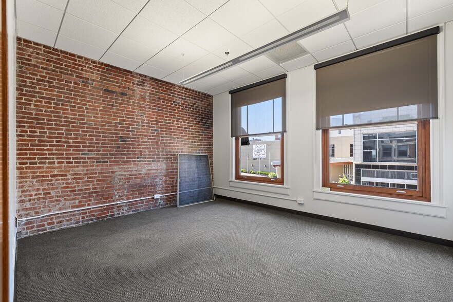 More Photos Of 40 W 4th St, Mansfield Storefront Retail Office For Lease