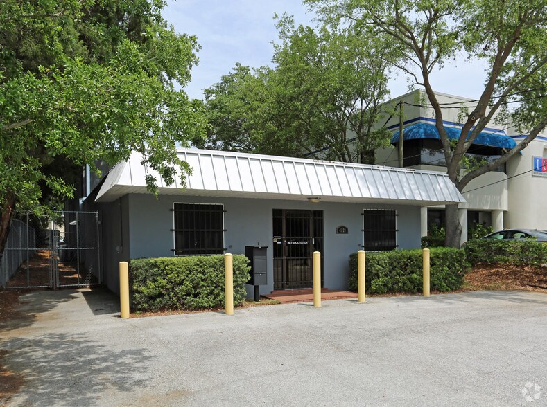 More Photos Of 4921 W Cypress St, Tampa Showroom For Lease