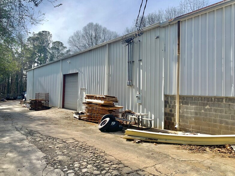 More Photos Of 4462 Oakwood Rd, Oakwood Industrial For Lease