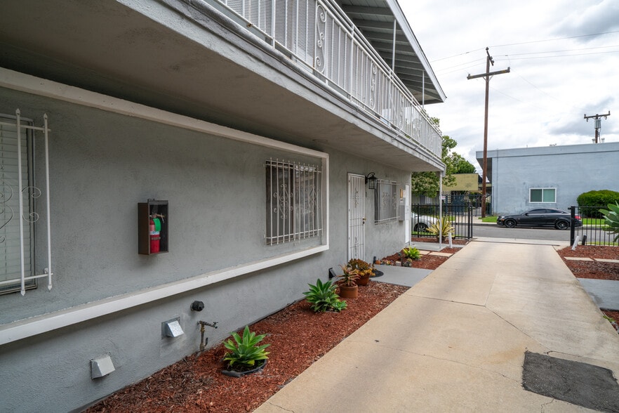 More Photos Of 6645 Hammond Ave, Long Beach Apartments For Sale