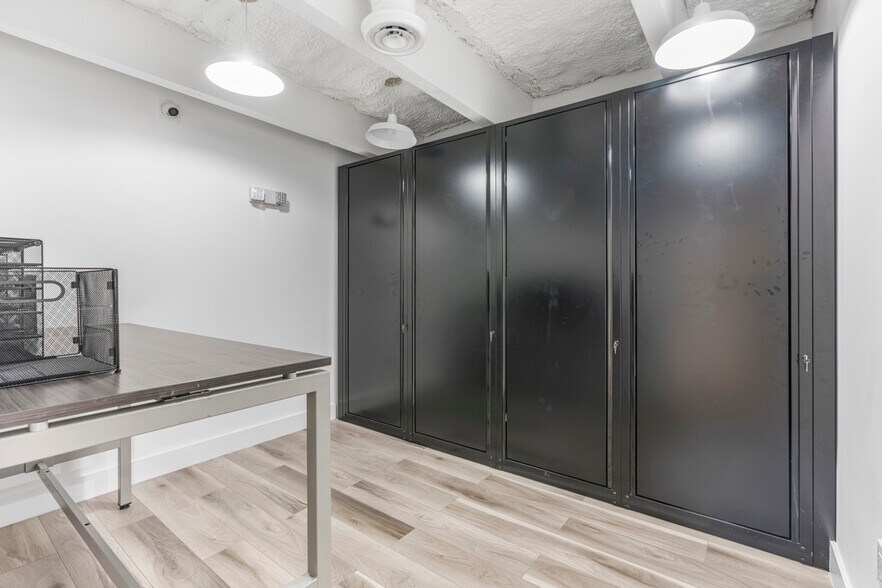 More Photos Of 2075-2129 W 76th St, Hialeah Showroom For Lease