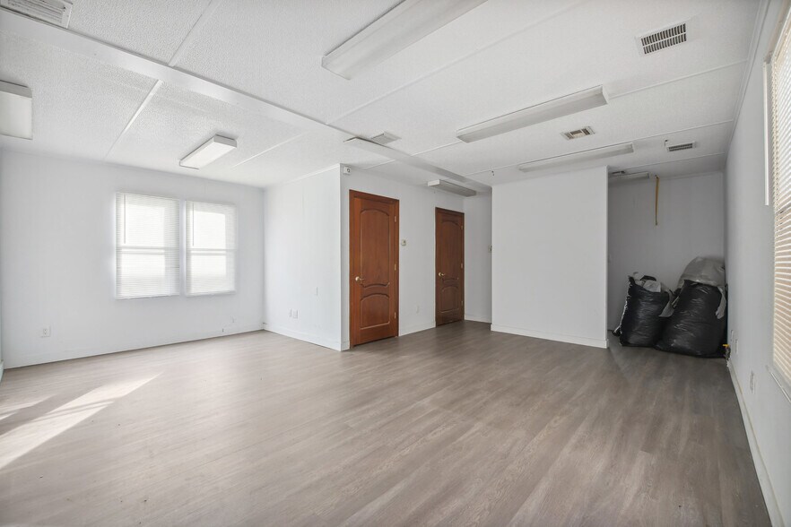 More Photos Of 343 Sand Ln, Staten Island Daycare Center For Sale