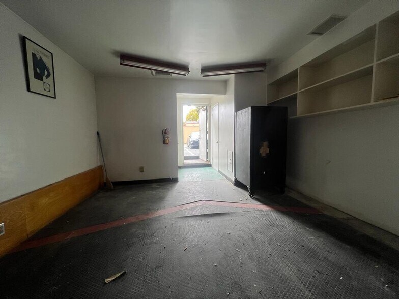 More Photos Of 245-251 S Robertson Blvd, Beverly Hills Storefront Retail Office For Lease
