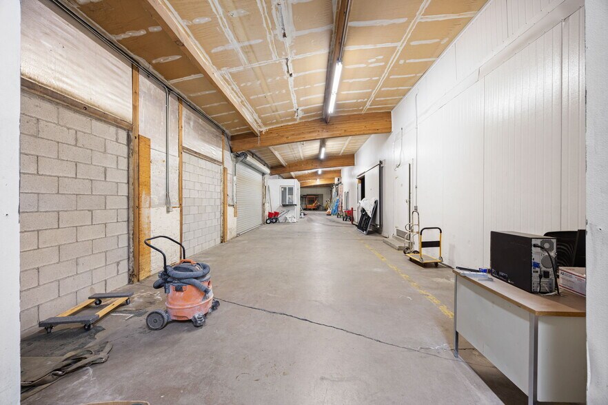 More Photos Of 81500 Industrial Pl, Indio Warehouse For Sale