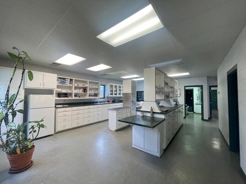 More Photos Of 84 W University Pky, Jackson General Retail For Sale