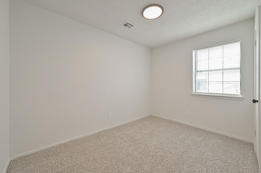 More Photos Of 8300 NW 10th St, Oklahoma City Apartments For Sale