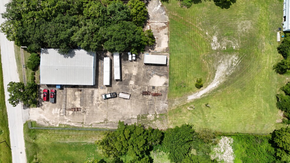 More Photos Of 3319 Industrial Dr, Pearland Warehouse For Sale