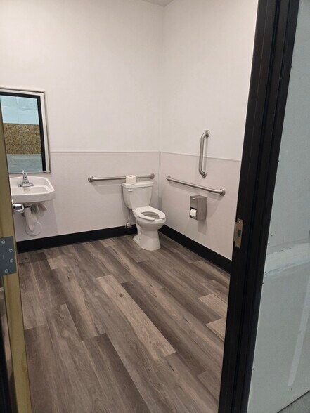 More Photos Of 3390 N Black Butte Ct, Nampa Industrial For Lease