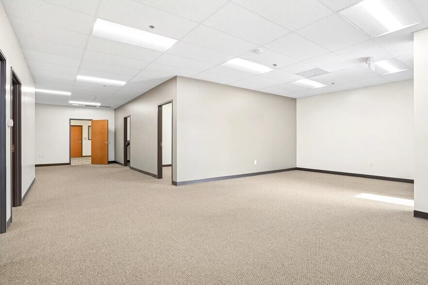 More Photos Of 615 Westport Pky, Grapevine Unknown For Lease