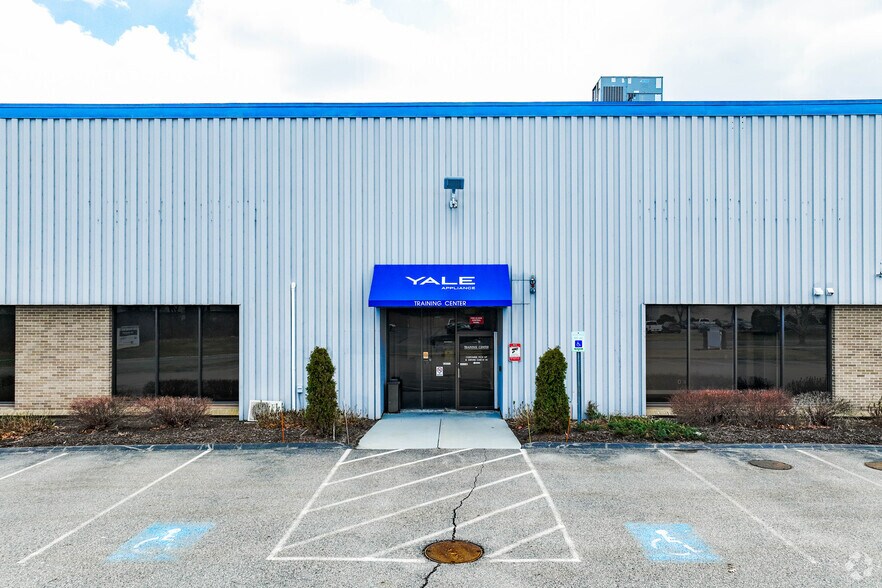 Primary Photo Of 75 Campanelli Pky, Stoughton Warehouse For Lease