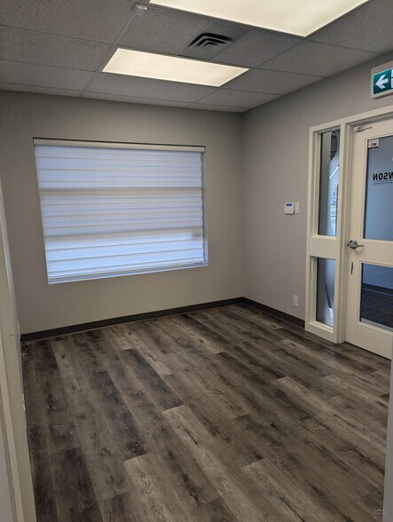 More Photos Of 103 Scurfield Blvd, Winnipeg Flex For Lease