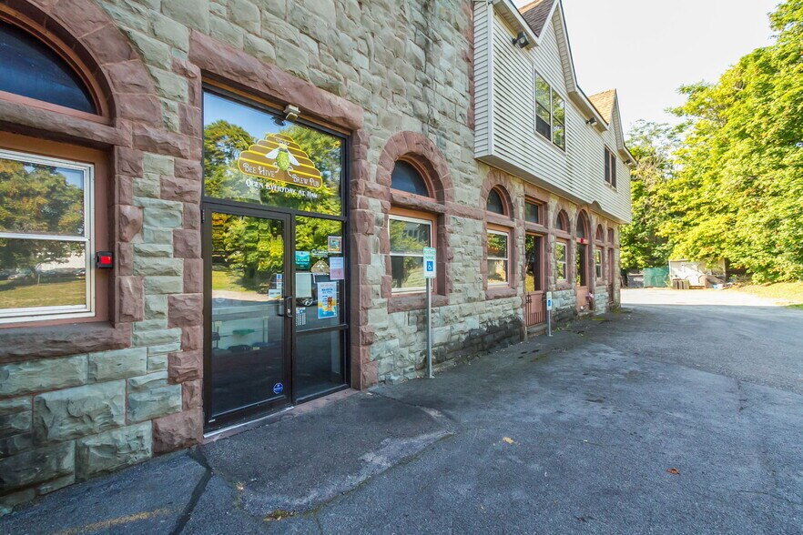 More Photos Of 20 Pleasant St, Canandaigua Office For Sale