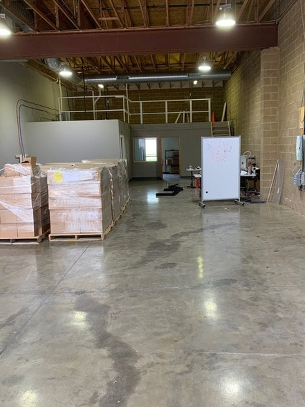 More Photos Of 501 Scott Ave, Des Moines Warehouse For Sale