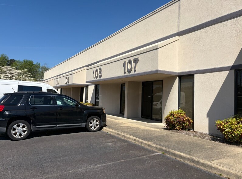 More Photos Of 4104 Holland Blvd, Chesapeake Light Distribution For Sale