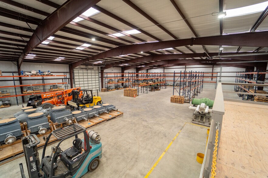 More Photos Of 236 Industrial Park Dr, Victoria Warehouse For Lease