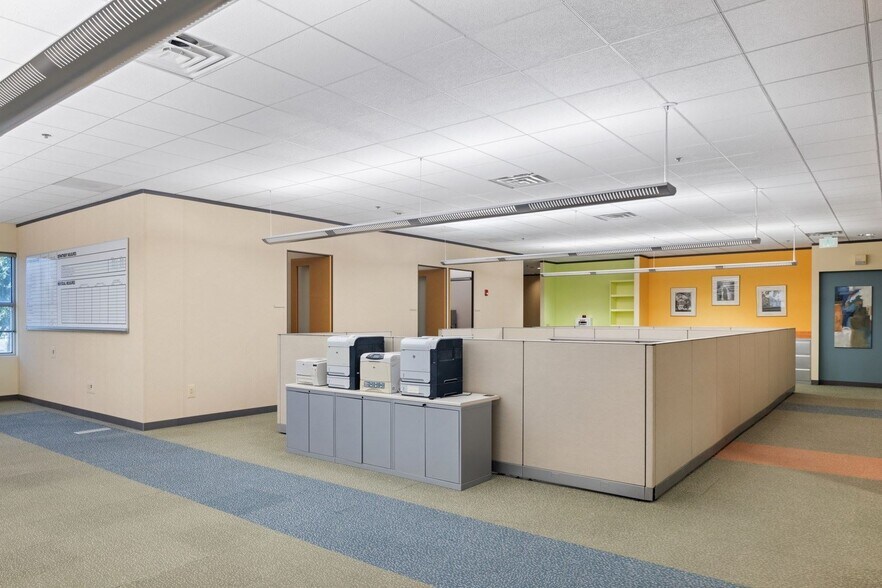 More Photos Of 8400 Silver Crossing, Oklahoma City Office For Sale