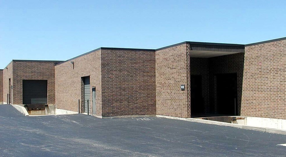 More Photos Of 755-777 Edgewood Ave, Wood Dale Warehouse For Lease