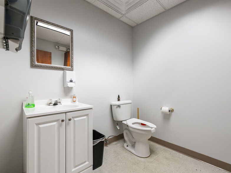 More Photos Of 4003 Out Look Dr, Hurricane Office For Sale