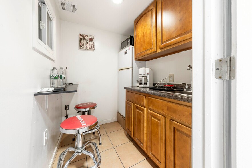 More Photos Of 309 Fairmount Ave, Newark Warehouse For Sale