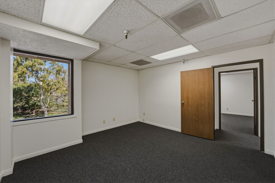 More Photos Of 674 County Square Dr, Ventura Office For Sale