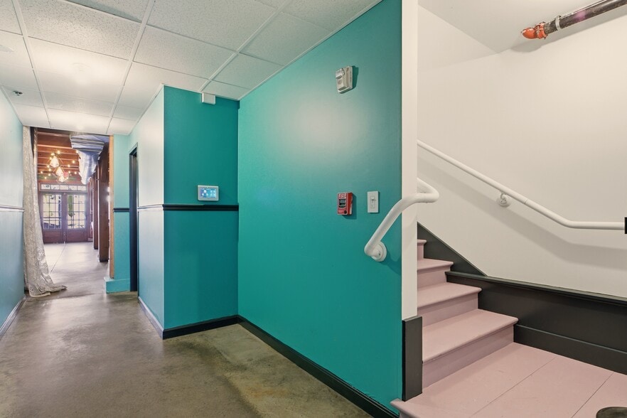 More Photos Of 140 Broadway, Newport Storefront Retail Residential For Lease