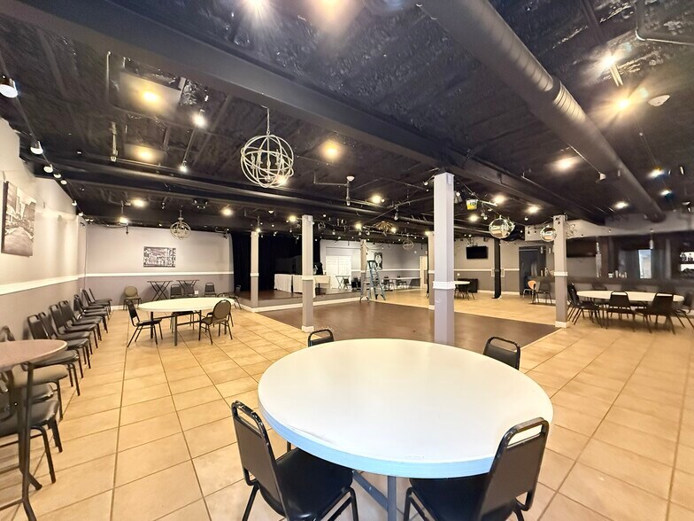 More Photos Of 7240-7286 Oswego Rd, Liverpool Restaurant For Sale